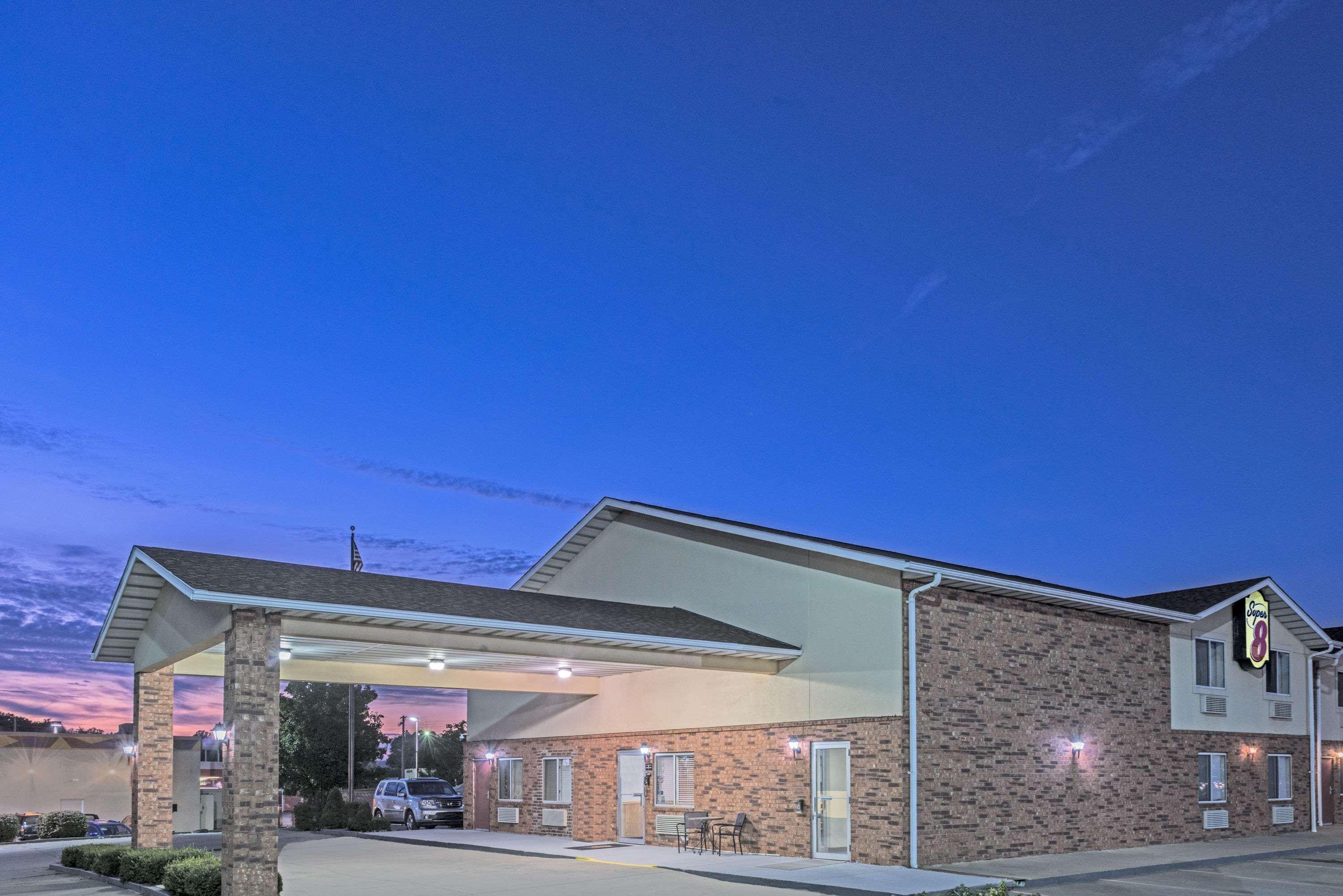 Super 8 By Wyndham Potosi Hotel Exterior foto